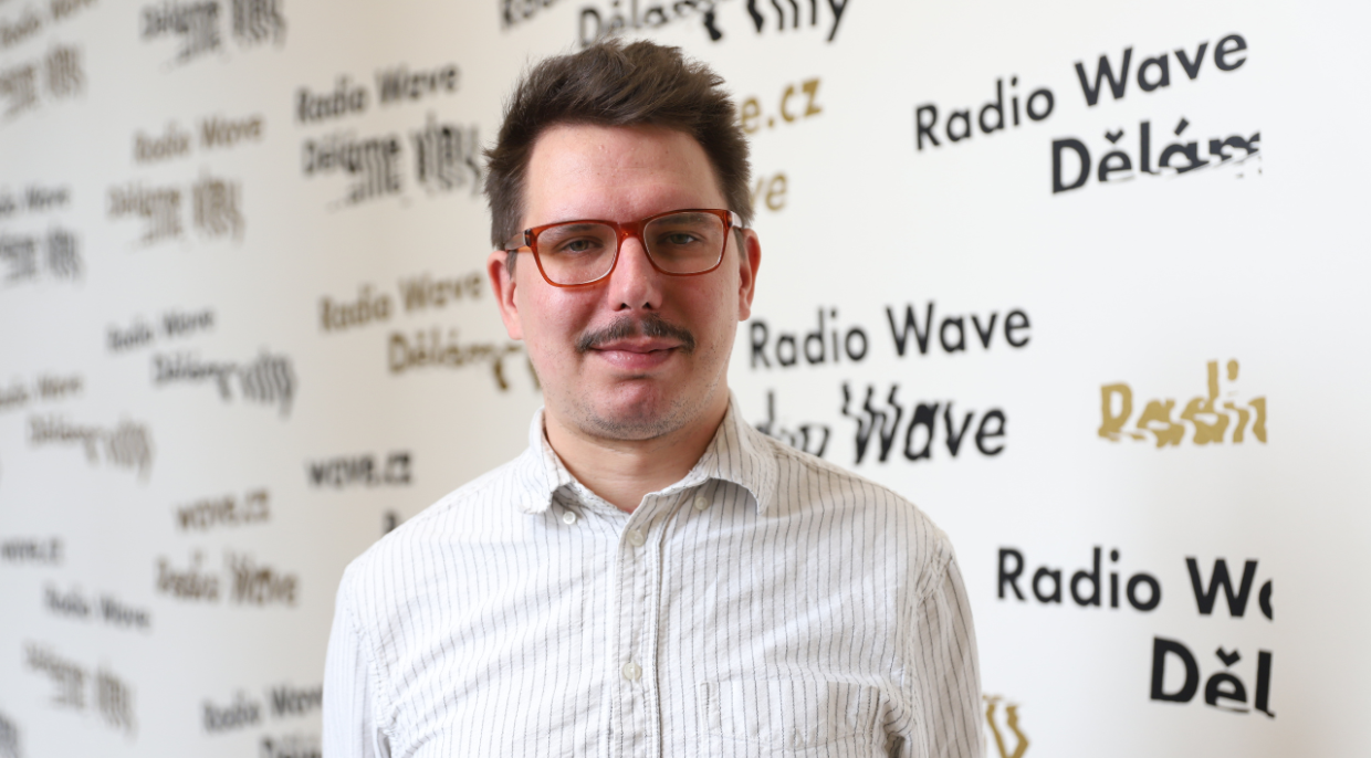 Novinář Matěj Schneider ze serveru Voxpot
