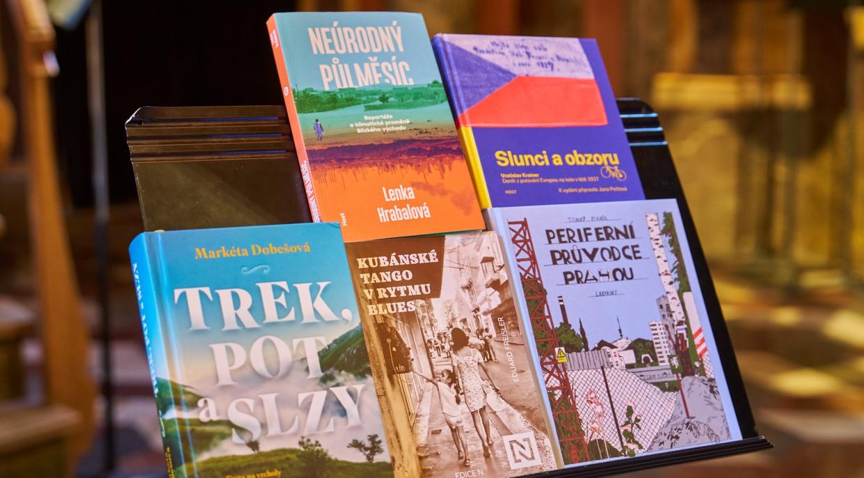 Pět finalistů v anketě Cestopis roku 2025