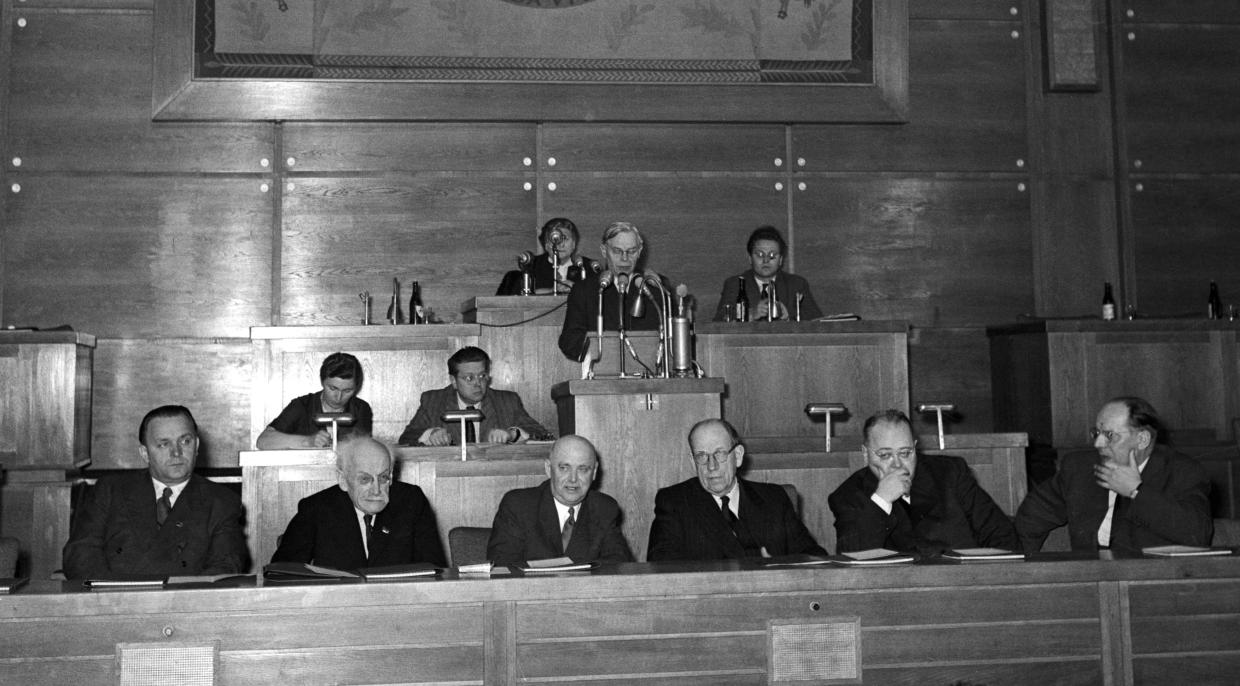 Zahájení II. sjezdu Svazu československých spisovatelů v zasedací síni Národního shromáždění v Praze dne 22. dubna 1956