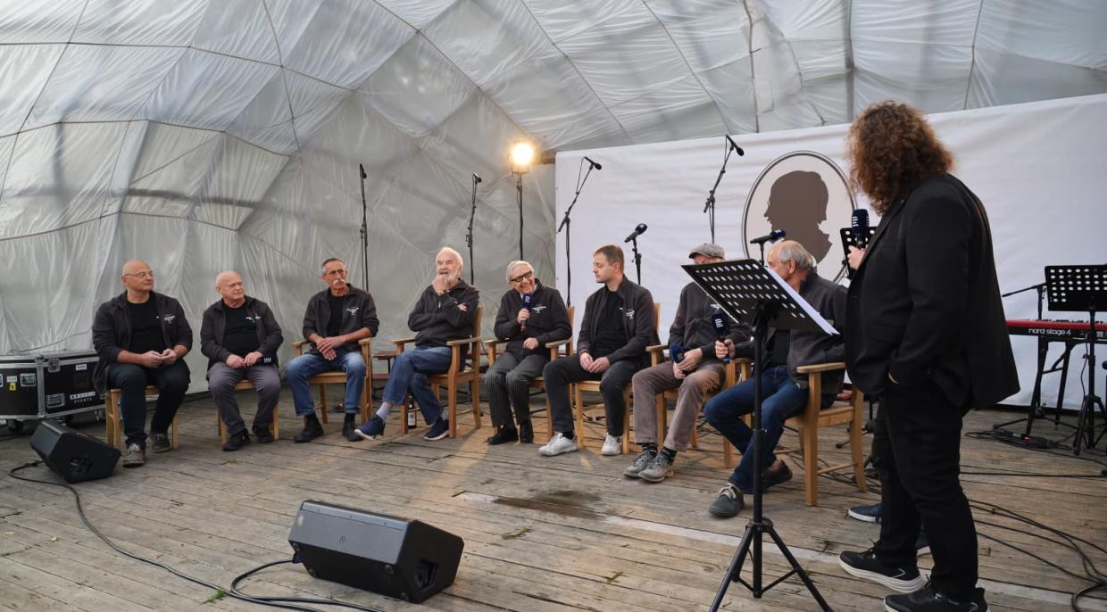 Členové souboru Divadla Járy Cimrmana