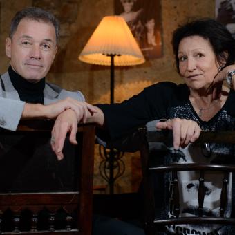 Kdo židli má, bydlí