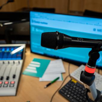 Vysíláme Vesele i Vážně