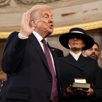 Inaugurace 47. amerického prezidenta. Donald Trump přísahá