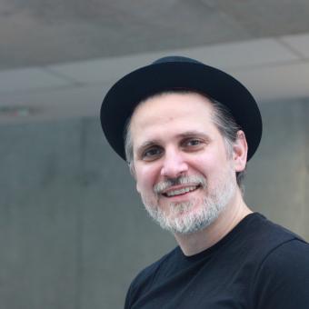 Co já dostal facek u piana, vzpomíná Decziho basista Michael Krásný