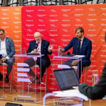 Boris Šťastný, lékař, bývalý poslanec (Motoristé sobě), Vlastimil Válek, ministr zdravotnictví (TOP 09, Spolu) a Adam Vojtěch, právník, bývalý ministr zdravotnictví (ANO)