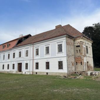 Zámek v Uhřících