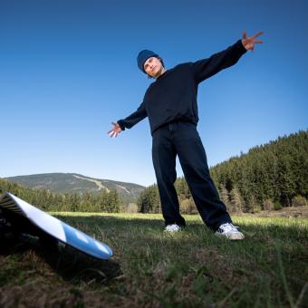 Freestyle snowboardista Jakub Hroneš