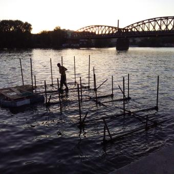 Amundsen, molo pro přistání balónu na pražské náplavce