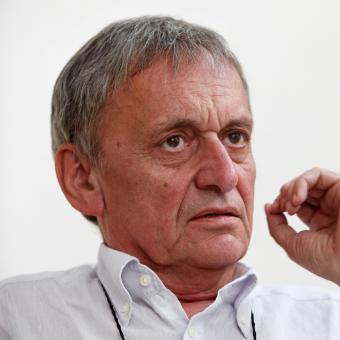 Divadelní scénograf Jan Dušek