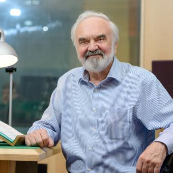 Zdeněk Svěrák: Posel hydrometeorologického ústavu. Komedie o jednom mystifikátorovi v důchodu