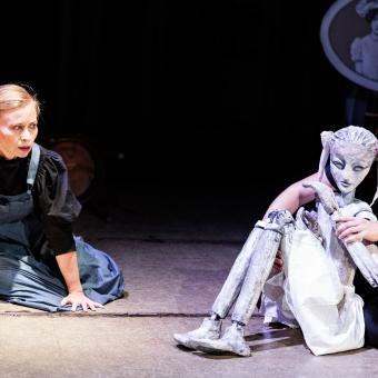 Šárka Šildová a Veronika Slámová v představení Hrdinky?!