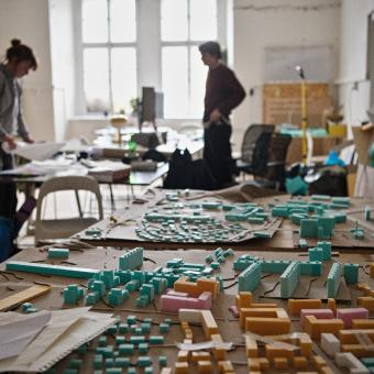 UMPRUM dočasně sídlí v karlínských kasárnách