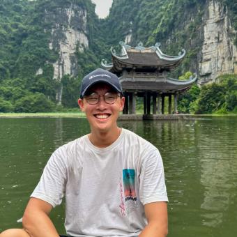 Luboš se narodil ve Vietnamu, ale od svých dvou let žije v České republice