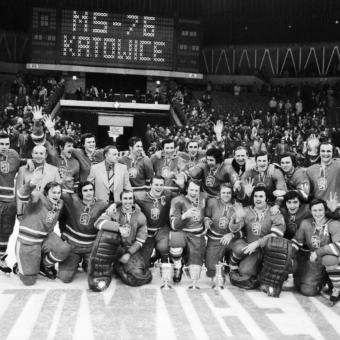 Československý hokejový výběr, který v roce 1976 dosáhl na mistrovství světa na zlato