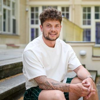 Tvrdost v sobě nemám, musím ji trénovat při boxu, přiznává hokejový útočník Matěj Blümel