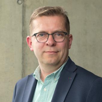 20 pilulek pro longevity? Mozku pomáhají základní věci: spánek, sport, učení i sociální interakce, připomíná neurochirurg David Netuka