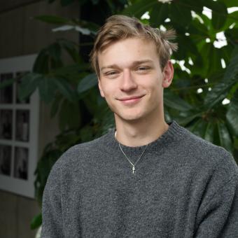 George je skoro jako z generace Z, říká Tomas Sean Pšenička o své roli v muzikálu Klan Baťa