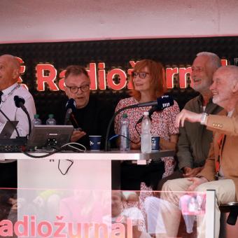 Jak vznikal film Kopytem sem, kopytem tam? Vzpomínají členové Divadla Sklep