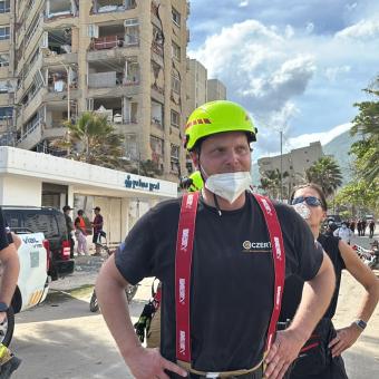 Hodinu po hodině šance na záchranu klesají, ale stále prohledáváme trosky a snažíme se o zázrak, líčí čeští záchranáři ve Venezuele