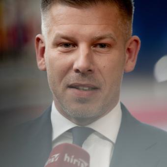 Orbán ztratil drive, Magyar může cokoli. Existuje nebezpečí, že mu moc zachutná, přemítá hungarista