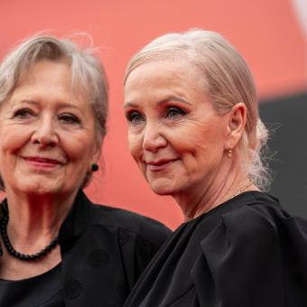 Dokumentaristka Helena Třeštíková s Bárou Basikovou před premiérou snímku o zpěvaččině životě
