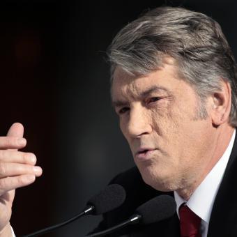 Juščenkovi otrava zjizvila tvář. Podezření padlo na muže z tajné služby, který prchl do Ruska