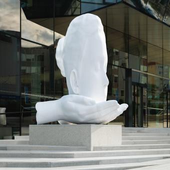 Socha Nest od Jaume Plensy