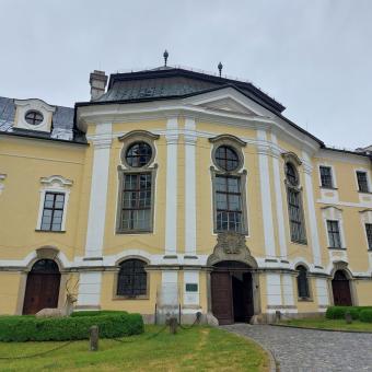 Zámek Žďár nad Sázavou nezapře styl barokního architekta Jana Blažeje Santiniho Aichela