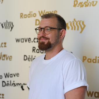 Už sis našel holku? Společnost očekává, že budeme hetero a cis. Jak poznat, že jsem queer?