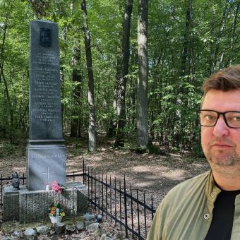 Mina po válce zabila osm vojáků. Oběti připomínají památníky v Hlubokých Mašůvkách a u Kravska