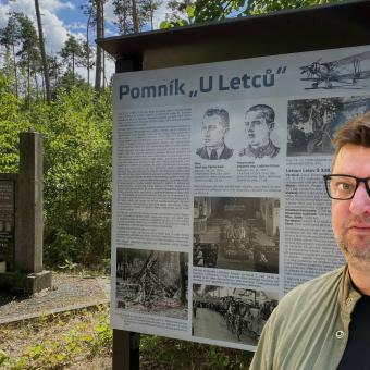Pád letadla v předvečer války. Hustá mlha u Zakřan připravila o život dvojici mladých pilotů