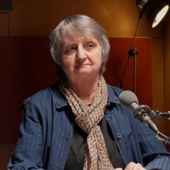 Policajti s námi jezdili i na nákup. Anna Freimanová o životě vedle Havlových