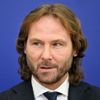 Jsme v situaci, kdy musíme předělat všechno a začít od začátku, říká Nedvěd. Hráči podle něj kvalitu mají