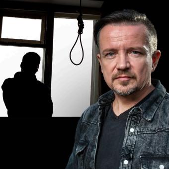 Klíčové důkazy. Pád z Karlova mostu a oprátka ve firmě. Dva případy, ve kterých něco nesedělo