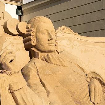Písková socha Wolfganga Amadea Mozarta na Horním náměstí v Olomouci