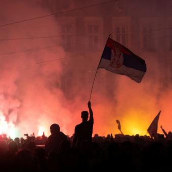 Erupce radosti… a dál? Srbsko se nadechuje k nové éře po Vučićovi, ten je doma se štěňaty