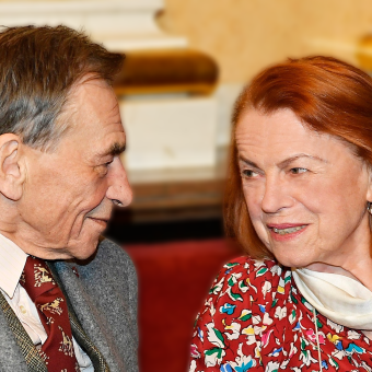 Donald L. Coburn: Gin Game. Iva Janžurová a František Němec v Pulitzerem oceněné tragikomedii