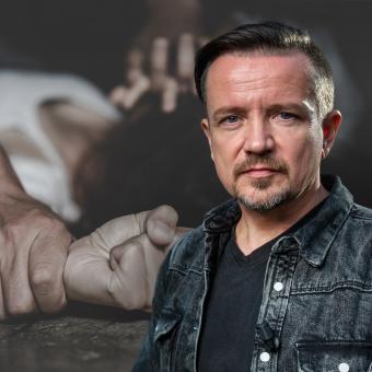 Znásilnění. Kdo přepadl prodavačku v obchodním domě? Pražská kriminálka na stopě nebezpečnému sexuálnímu deviantovi