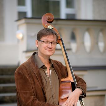 „Líbí se mi, když se ve zvuku mohu vykoupat,“ říká Petr Tichý v Rozhovoru měsíce