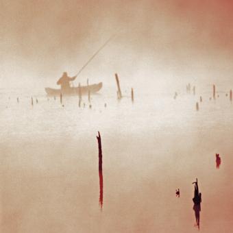 Rybář, mlha (ilustrační foto)