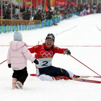 Kateřina Neumannová v cíli olympijského závodu na 30 kilometrů při olympiádě v Turíně