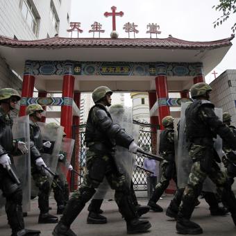 Čínské pořádkové jednotky v oblasti Sin-ťiang (ilustrační fotografie)