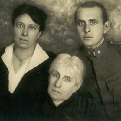 Alice a Jan Masarykovi se svou matkou Charlottou