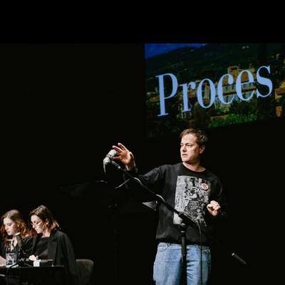 Milo Rau na zkoušce Pelicot Trial