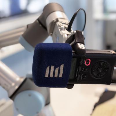 Robotické rameno s mikrofonem Českého rozhlasu