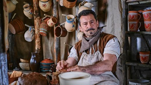 Pekelná hospoda. Ondřej Vetchý, Jiří Lábus a Jana Paulová v klasické pohádce o lásce