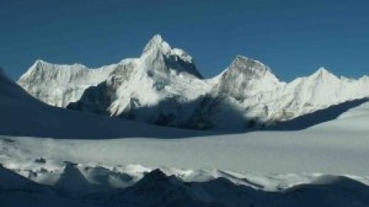 Ranní pohled ze stanu na Cho Oyu