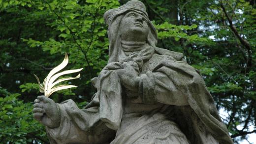 Sv. Ludmila. Socha na mostě hradu Valdštejna