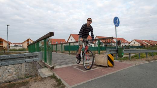 Mostek přes řeku Bylanku ve Svítkově