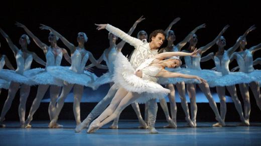 Labutí jezero - Jiří Kodym, Zuzana Susová a soubor baletu ND
